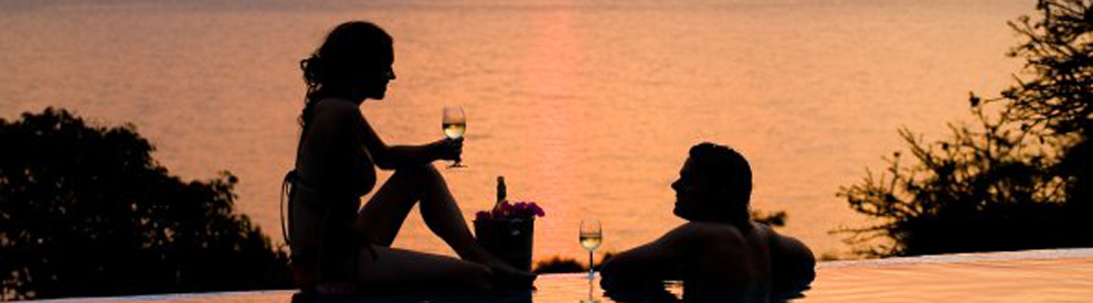 Time for a sundowner on the beach